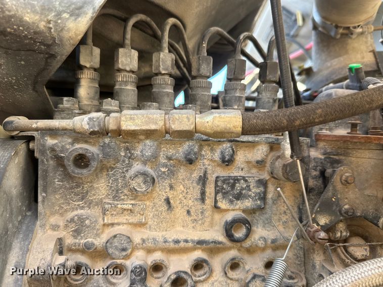 image for item MX9090 1998 Ford F800 bucket truck