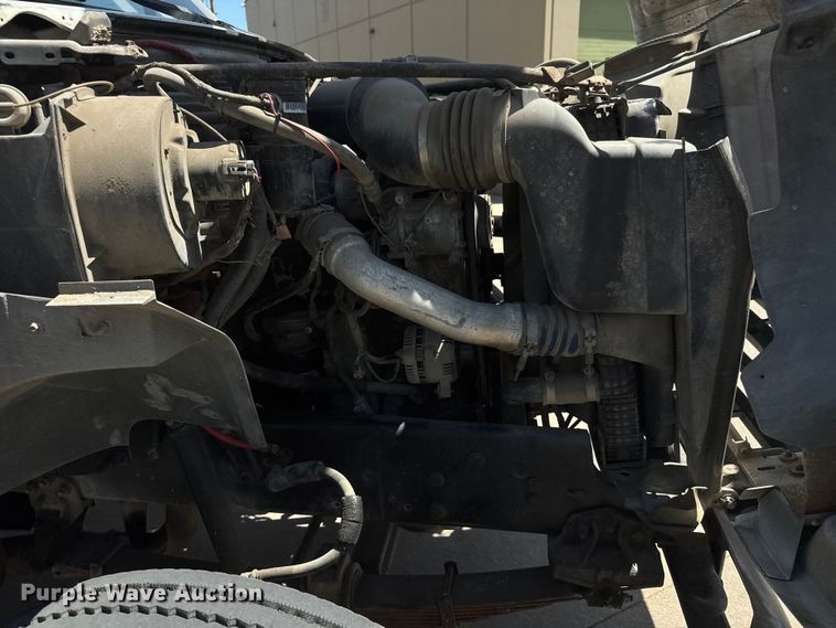 image for item MX9090 1998 Ford F800 bucket truck