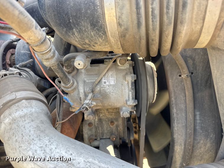 image for item MX9090 1998 Ford F800 bucket truck