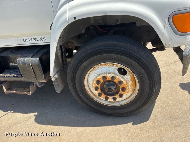 image for item MX9090 1998 Ford F800 bucket truck