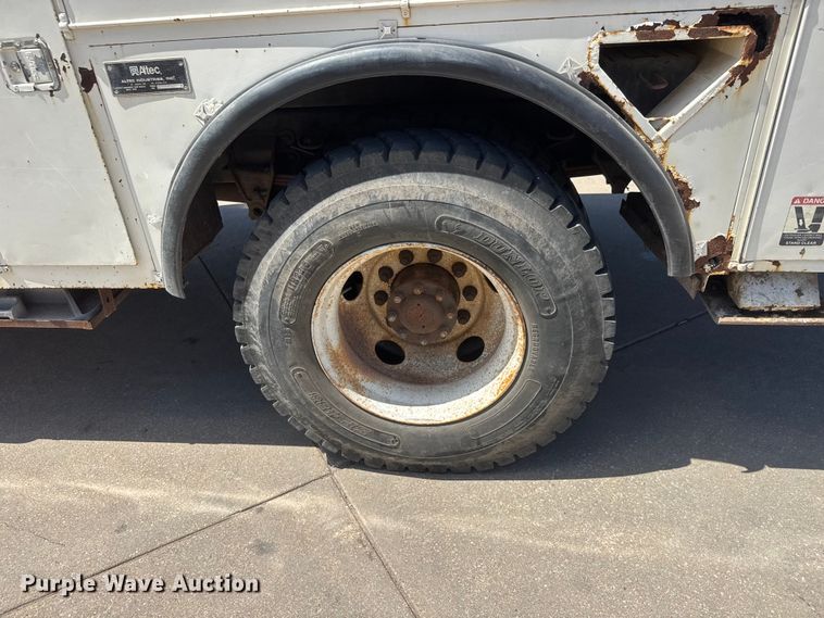 image for item MX9090 1998 Ford F800 bucket truck