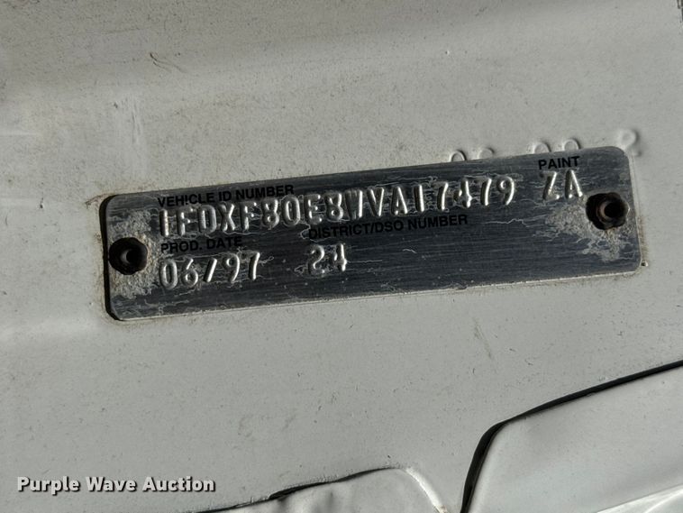 image for item MX9090 1998 Ford F800 bucket truck
