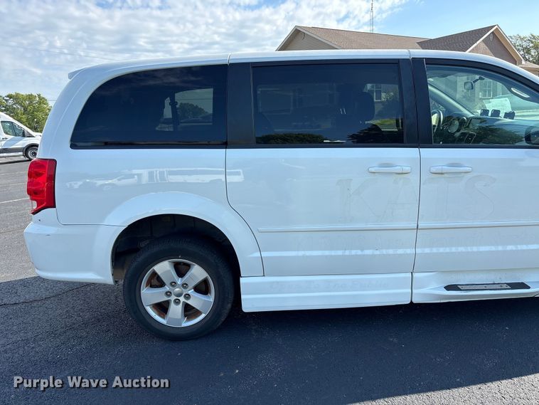 image for item NK9074 2017 Dodge Grand Caravan handicap accessible van