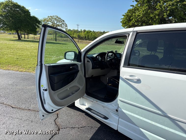 image for item NK9074 2017 Dodge Grand Caravan handicap accessible van