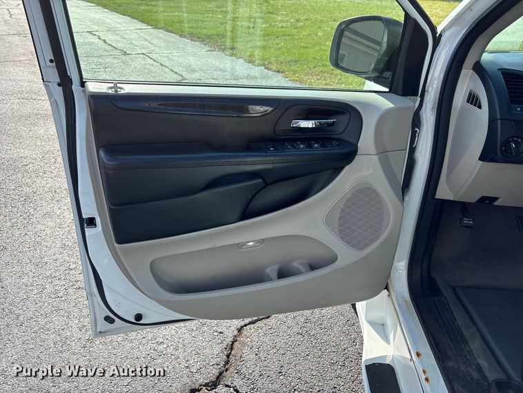 image for item NK9074 2017 Dodge Grand Caravan handicap accessible van