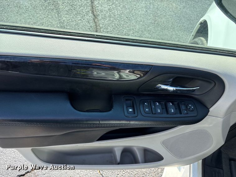 image for item NK9074 2017 Dodge Grand Caravan handicap accessible van