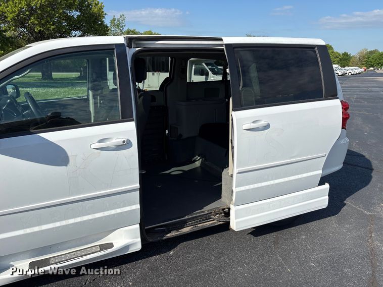 image for item NK9074 2017 Dodge Grand Caravan handicap accessible van