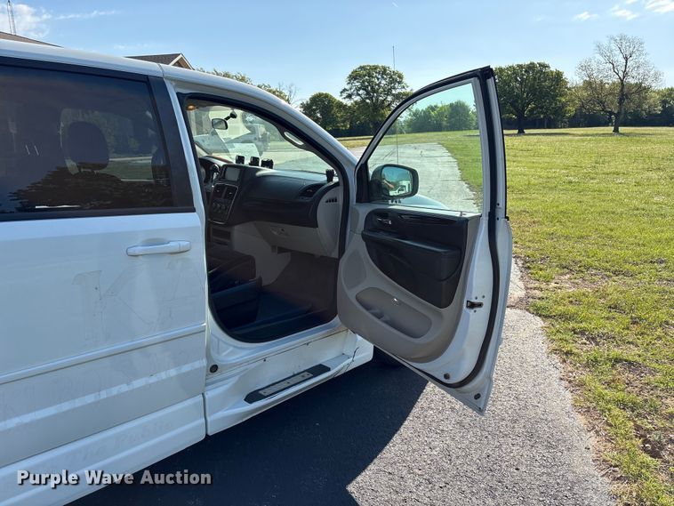 image for item NK9074 2017 Dodge Grand Caravan handicap accessible van
