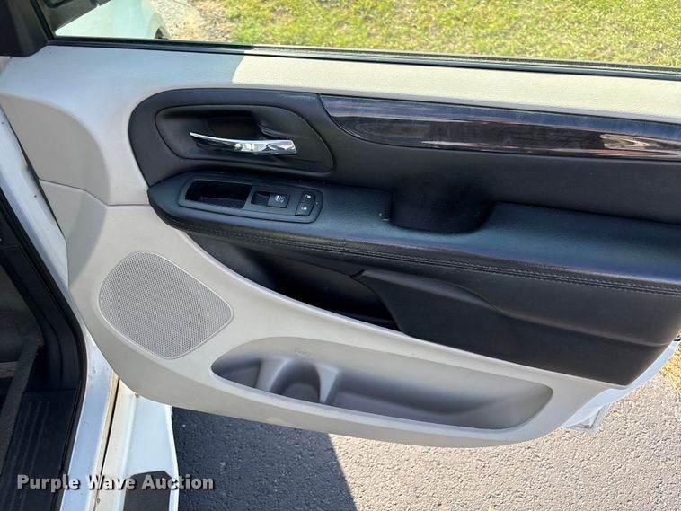 image for item NK9074 2017 Dodge Grand Caravan handicap accessible van