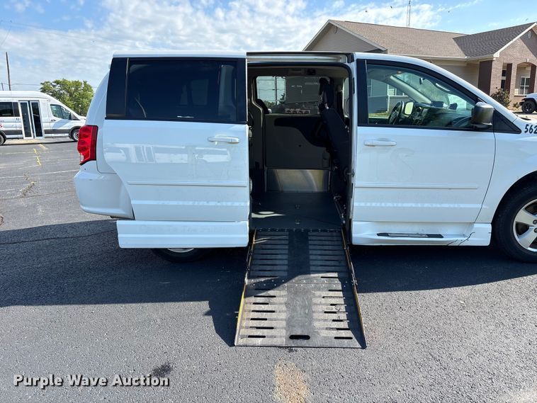image for item NK9074 2017 Dodge Grand Caravan handicap accessible van