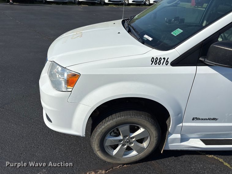 image for item NK9075 2019 Dodge Grand Caravan handicap accessible van