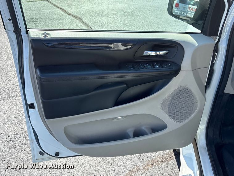 image for item NK9075 2019 Dodge Grand Caravan handicap accessible van