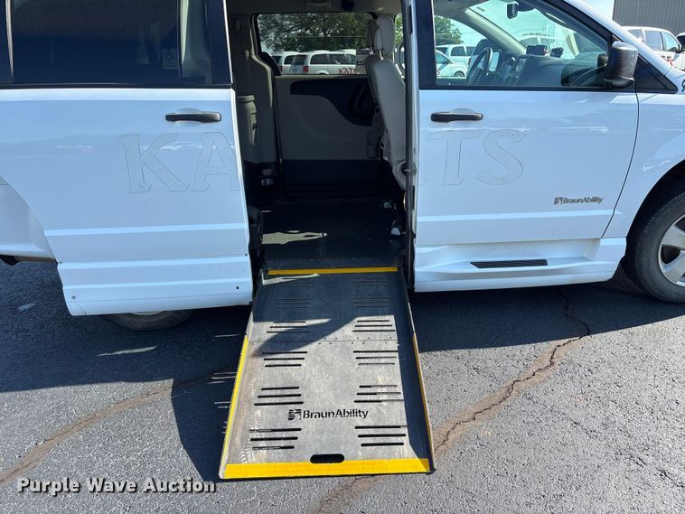 image for item NK9075 2019 Dodge Grand Caravan handicap accessible van