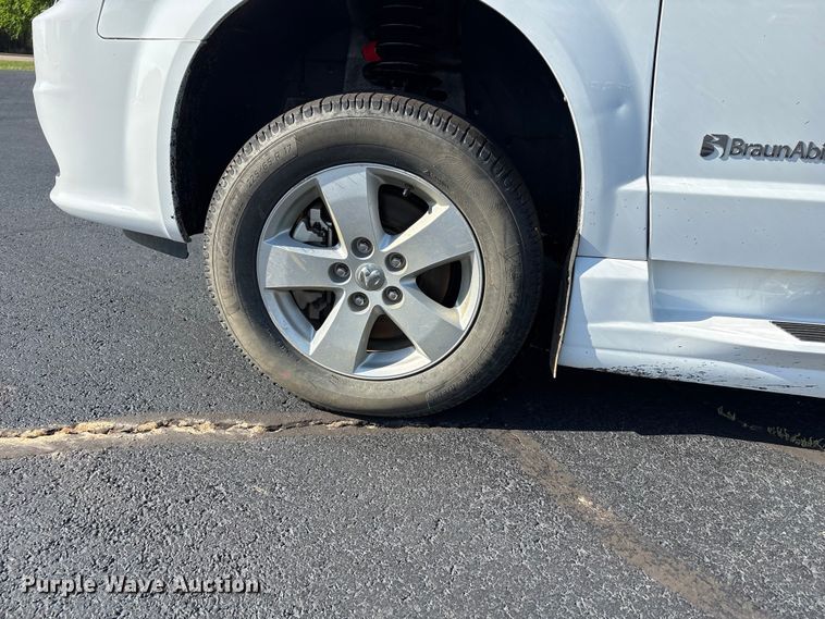 image for item NK9075 2019 Dodge Grand Caravan handicap accessible van