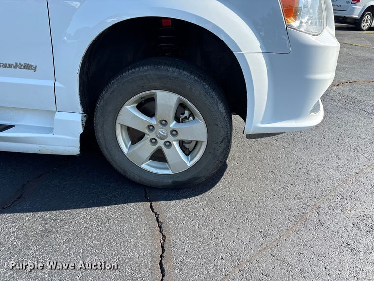 image for item NK9075 2019 Dodge Grand Caravan handicap accessible van