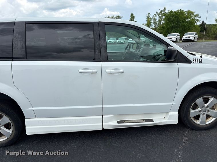 image for item NK9077 2018 Dodge Grand Caravan handicap accessible van