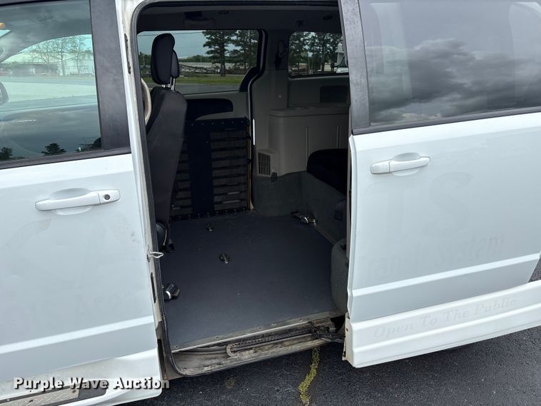 image for item NK9077 2018 Dodge Grand Caravan handicap accessible van