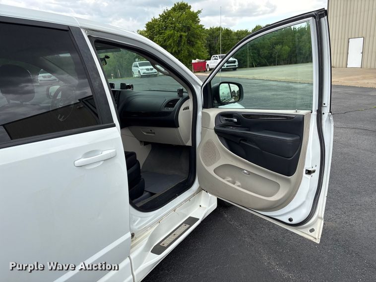 image for item NK9077 2018 Dodge Grand Caravan handicap accessible van