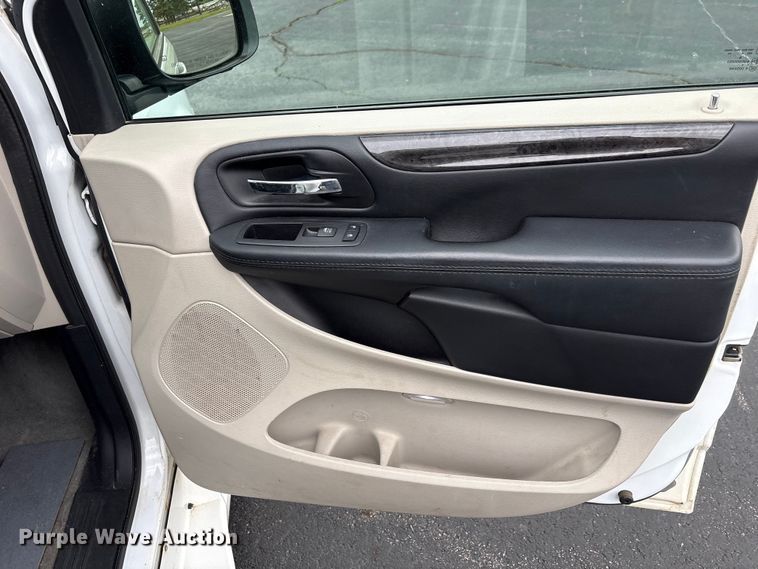 image for item NK9077 2018 Dodge Grand Caravan handicap accessible van