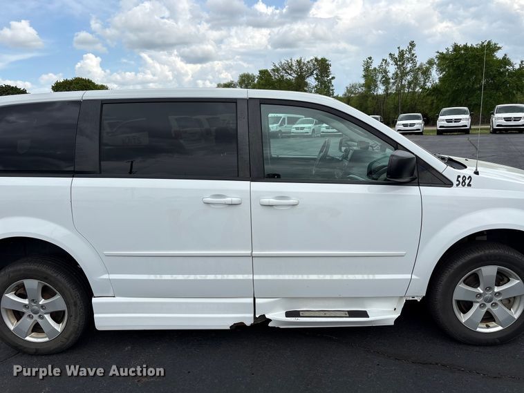 image for item NK9078 2017 Dodge Grand Caravan handicap accessible van