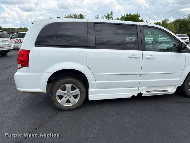 image for item NK9078 2017 Dodge Grand Caravan handicap accessible van
