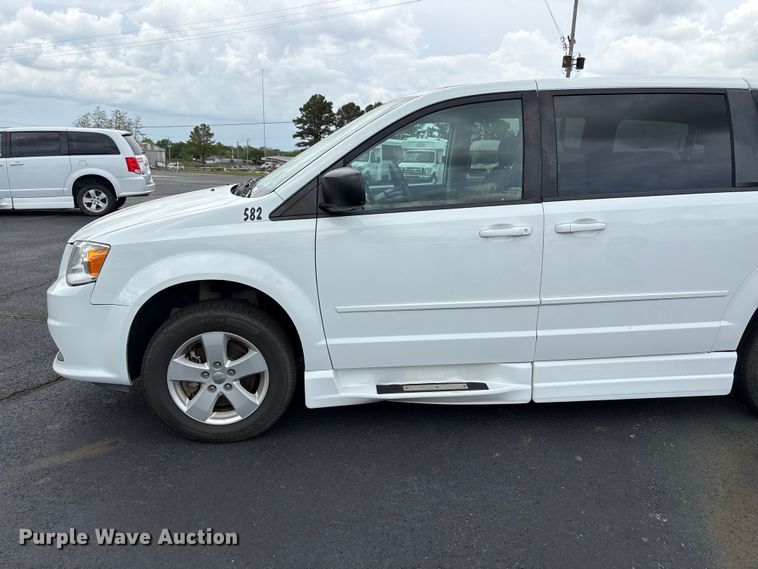 image for item NK9078 2017 Dodge Grand Caravan handicap accessible van