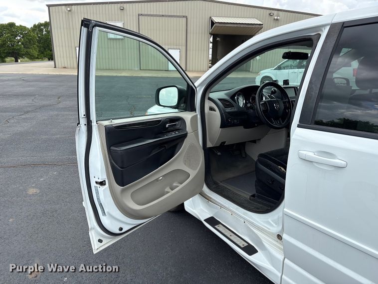image for item NK9078 2017 Dodge Grand Caravan handicap accessible van