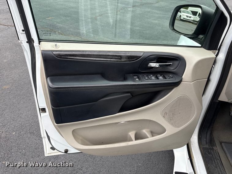 image for item NK9078 2017 Dodge Grand Caravan handicap accessible van