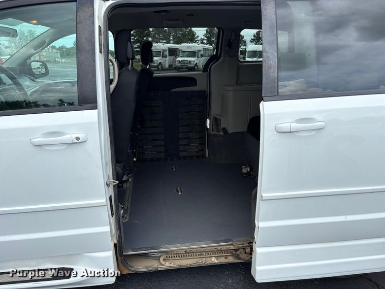 image for item NK9078 2017 Dodge Grand Caravan handicap accessible van