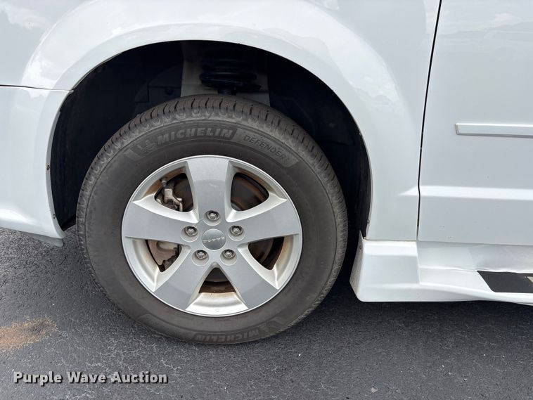 image for item NK9078 2017 Dodge Grand Caravan handicap accessible van