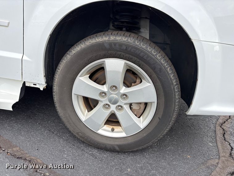 image for item NK9078 2017 Dodge Grand Caravan handicap accessible van