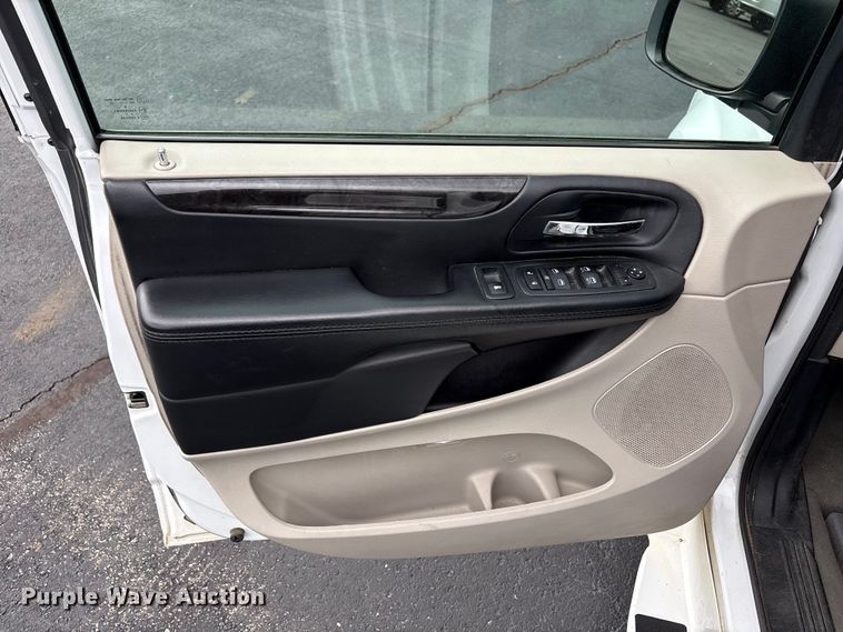 image for item NK9079 2017 Dodge Grand Caravan handicap accessible van