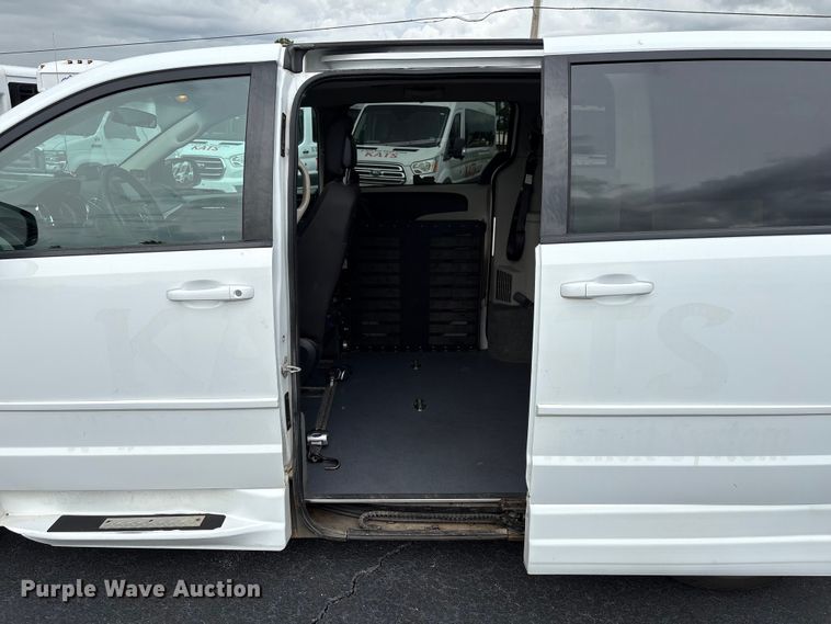 image for item NK9079 2017 Dodge Grand Caravan handicap accessible van