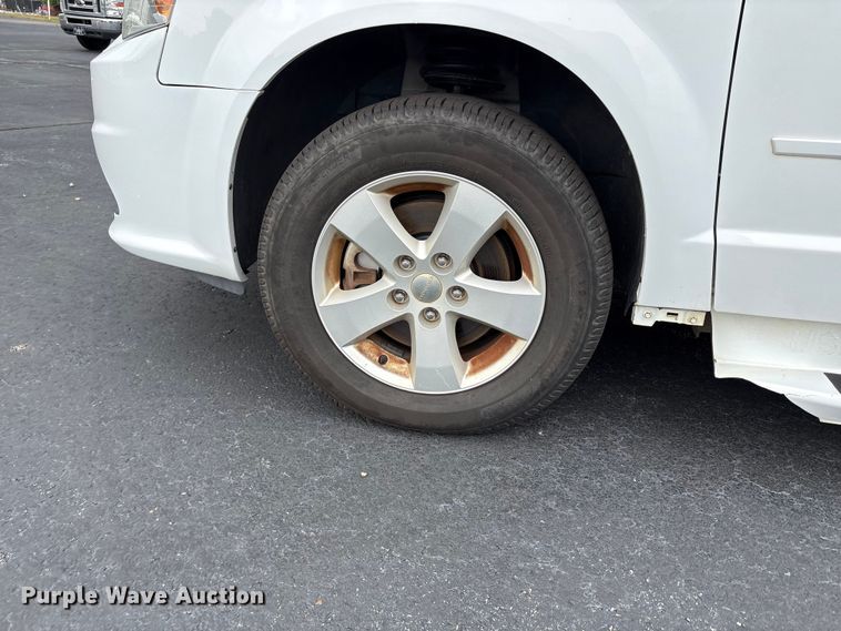 image for item NK9079 2017 Dodge Grand Caravan handicap accessible van