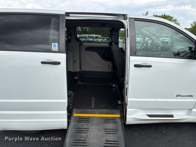 image for item NK9081 2019 Dodge Grand Caravan handicap accessible van