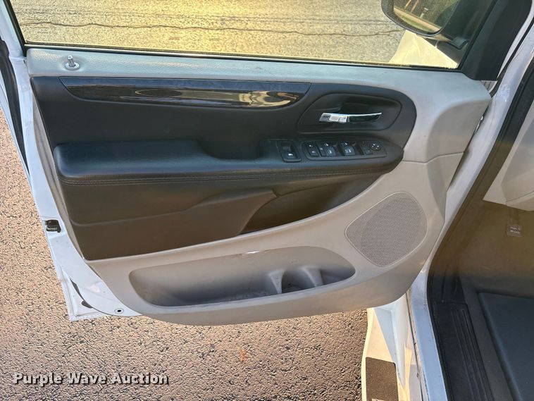 image for item NK9082 2018 Dodge Grand Caravan handicap accessible van