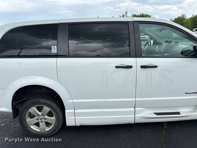 image for item NK9083 2019 Dodge Grand Caravan handicap accessible van
