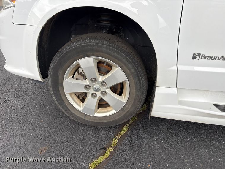 image for item NK9083 2019 Dodge Grand Caravan handicap accessible van