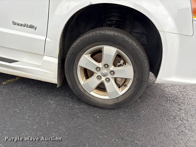 image for item NK9083 2019 Dodge Grand Caravan handicap accessible van