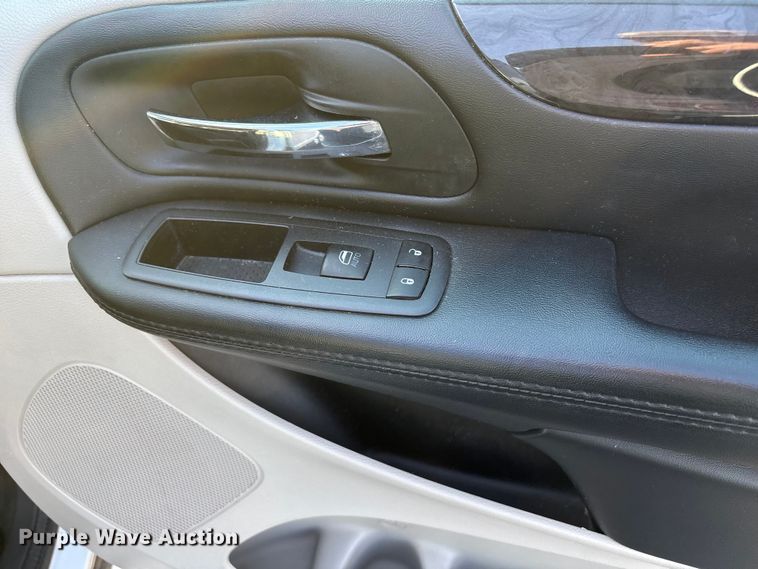 image for item NK9086 2019 Dodge Grand Caravan handicap accessible van