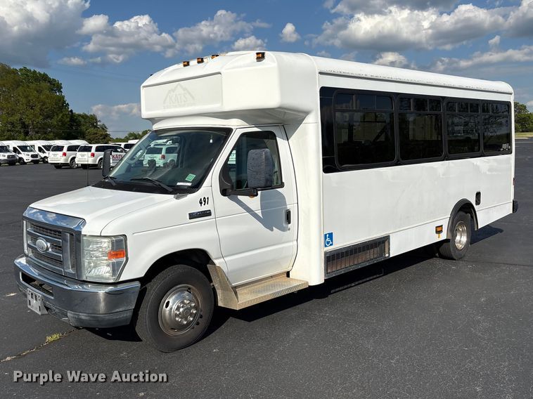 image for item NK9088 2015 Ford E450 shuttle bus