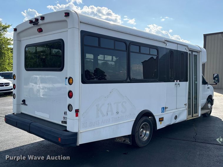 image for item NK9088 2015 Ford E450 shuttle bus