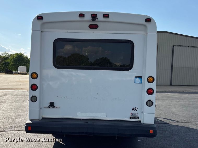 image for item NK9088 2015 Ford E450 shuttle bus