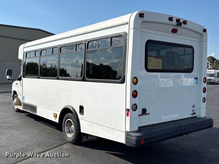 image for item NK9088 2015 Ford E450 shuttle bus