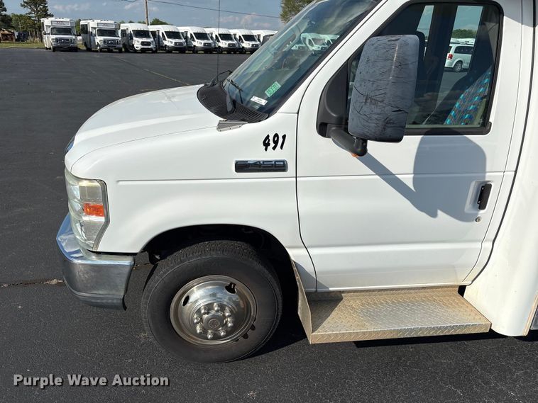 image for item NK9088 2015 Ford E450 shuttle bus