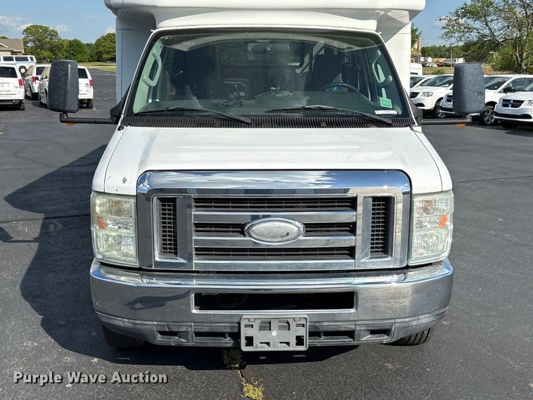 image for item NK9088 2015 Ford E450 shuttle bus