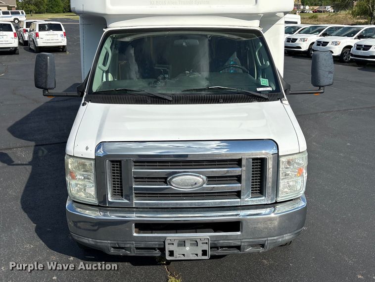 image for item NK9088 2015 Ford E450 shuttle bus