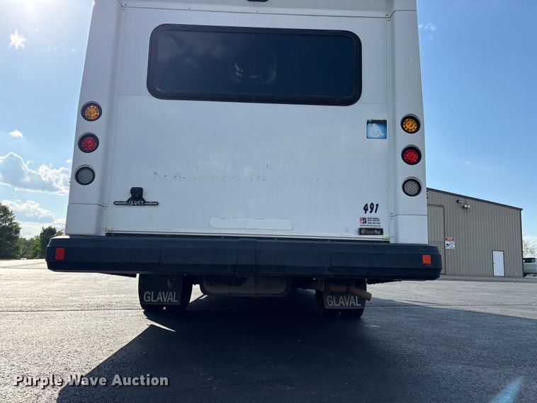 image for item NK9088 2015 Ford E450 shuttle bus