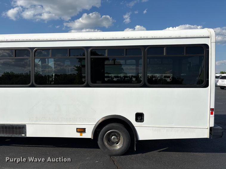 image for item NK9088 2015 Ford E450 shuttle bus