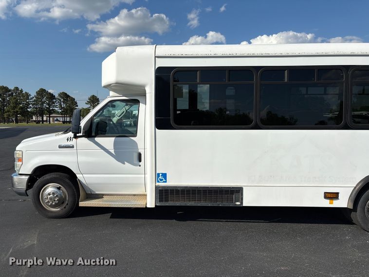 image for item NK9088 2015 Ford E450 shuttle bus